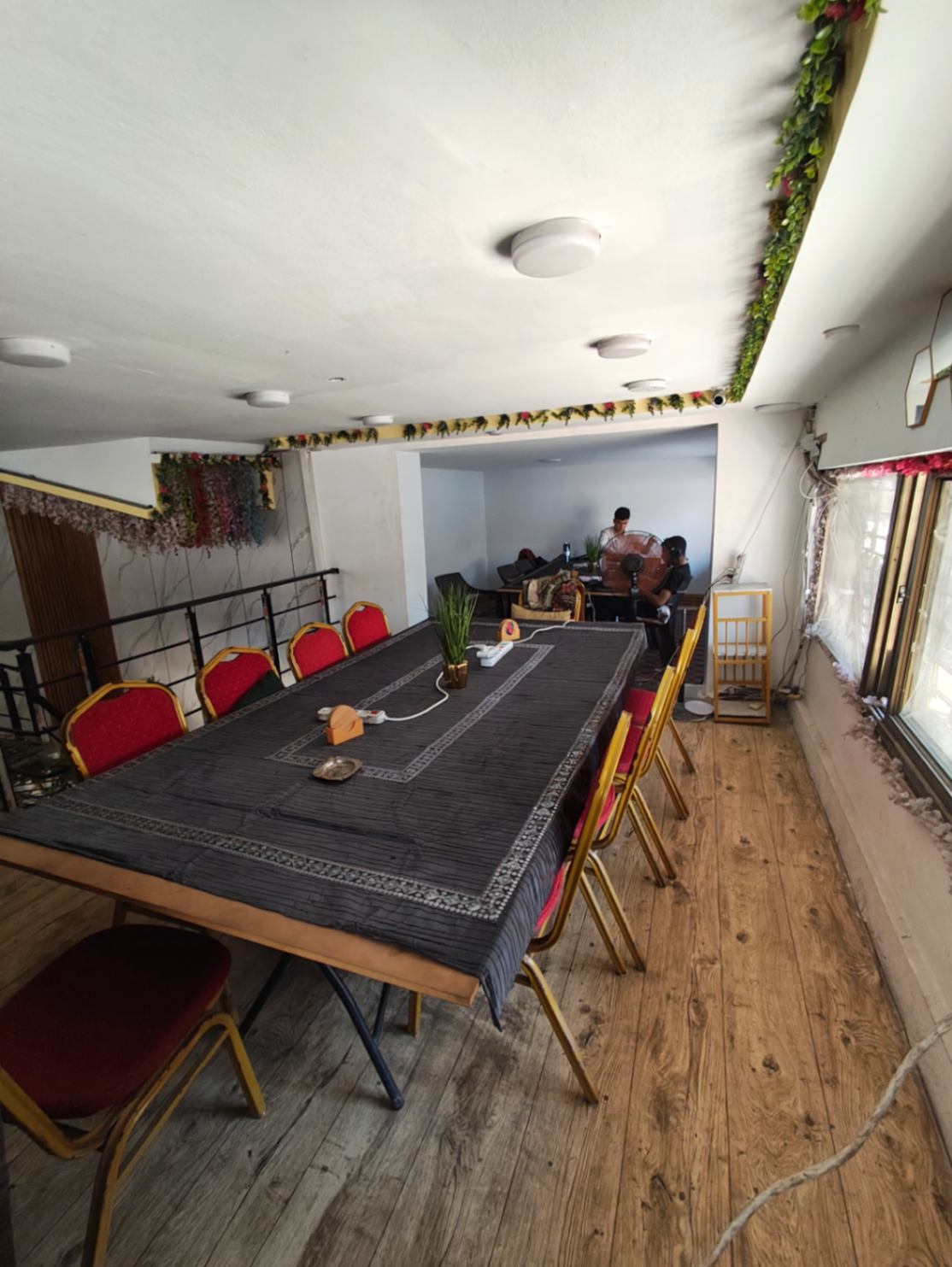 مساحات عمل و كفي شوب و مطعم ابوزيادة 