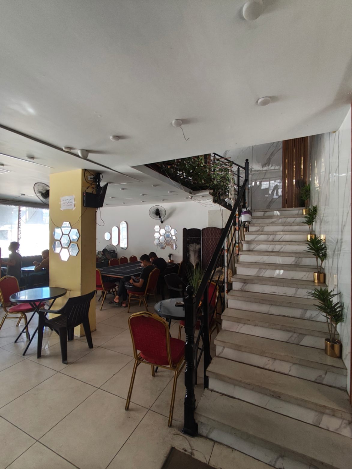 مساحات عمل و كفي شوب و مطعم ابوزيادة 